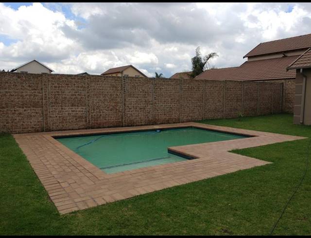 2 BEDROOM PROPERTY TO RENT IN SONNEVELD